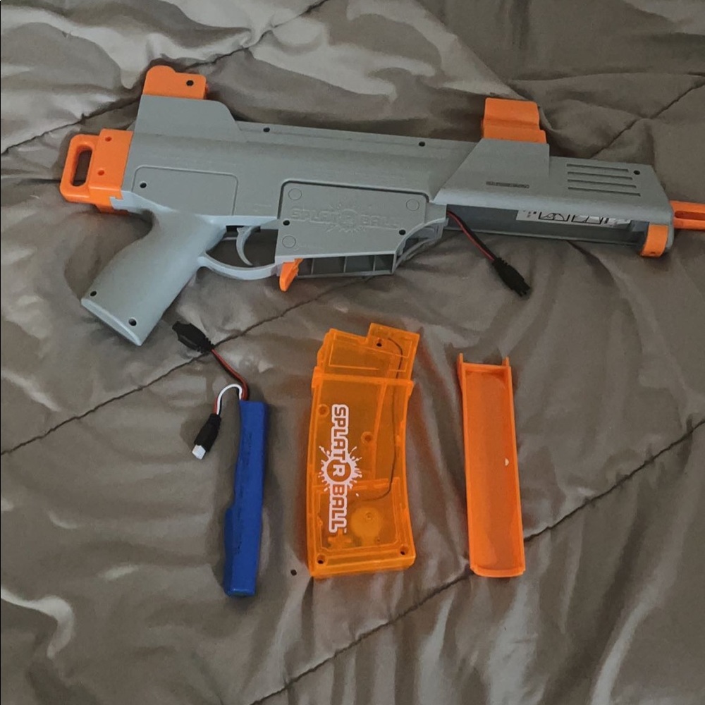 I’m selling my spatter ball orbee gun, comes with 70000+ rounds of ammo.